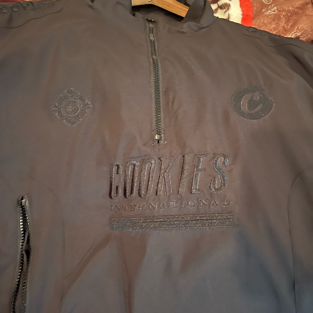 Black Cookies Pull over with Half Zipper